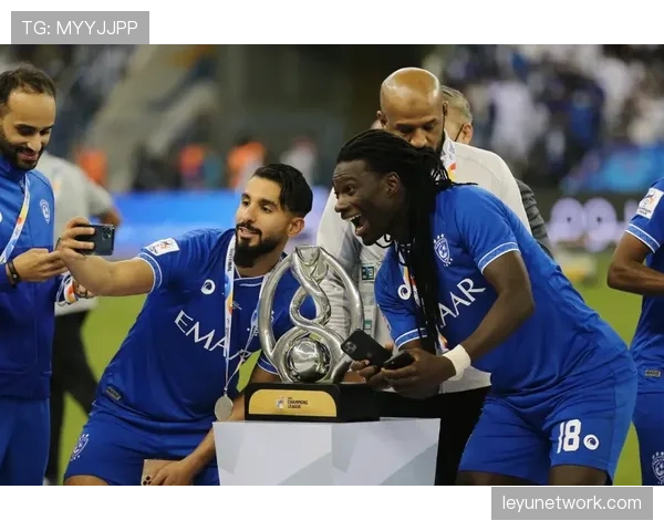 “纽卡斯尔联队长拉塞尔斯承认，球队近期防守不稳定与频繁变换策略有关”